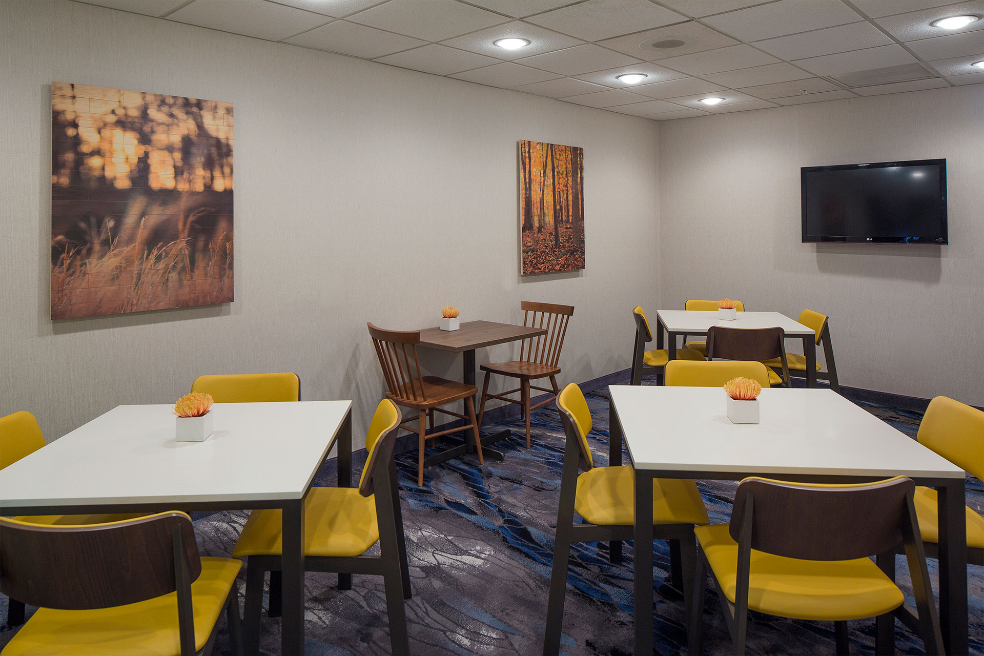 Fairfield Inn Lake Buena Vista photo breakfast tables